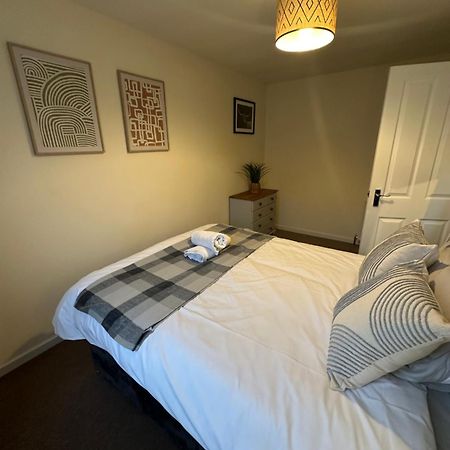 Spacious 3 Bedroom Flat Close To City Center Dalneigh Exterior photo