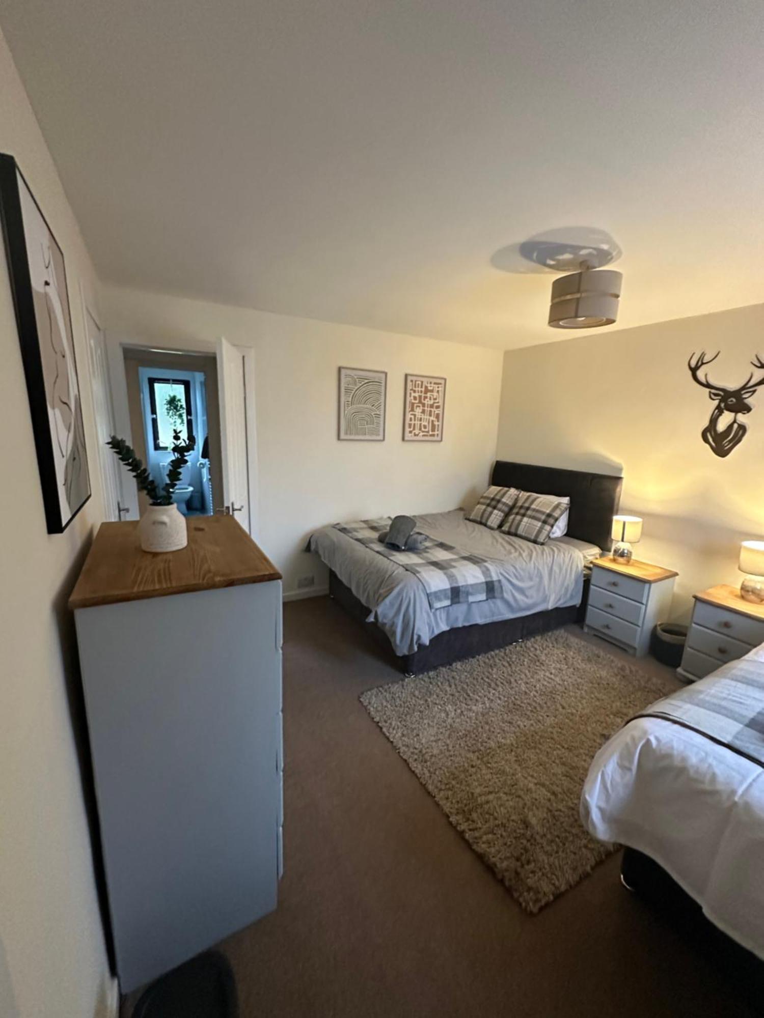 Spacious 3 Bedroom Flat Close To City Center Dalneigh Exterior photo